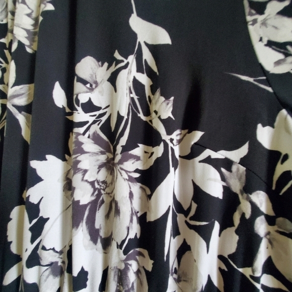 Lane Bryant sz 22/24. Boho black floral. Open back, side slit. Mock neck - Picture 6 of 14